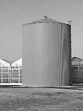 Réservoir à eau chaude pour conserver la chaleur&nbsp;- Enrichissement avec du CO2&nbsp;provenant de gaz de combustion.