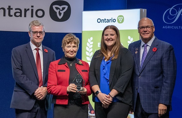 Minister Rob Flack and PA John Jordan awarding Bite of Brant with the Promotional Excellence category award.